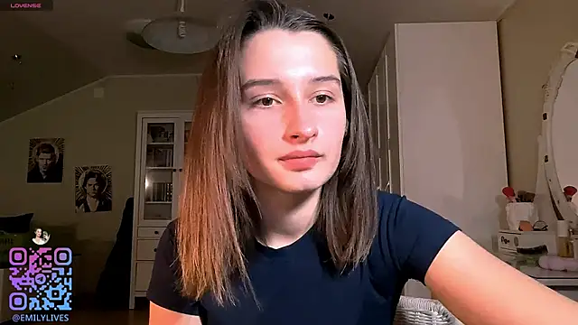 Snapshot of DarlineBrustera chatting on 12.21.25 DarlineBrustera online show from 12.21.25