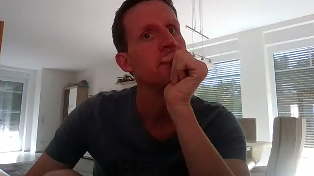 Snapshot of Trockenbau chatting on 05.30.26 Trockenbau online show from 05.30.26