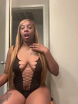 ObsessedWLyla online show from 10.31.25