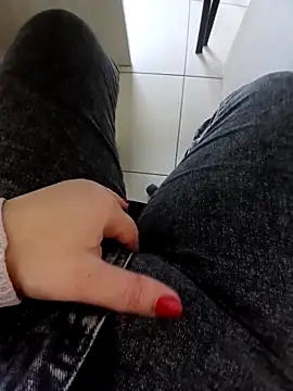 Snapshot of elisaelisa12 chatting on 11.08.25 elisaelisa12 online show from 11.08.25