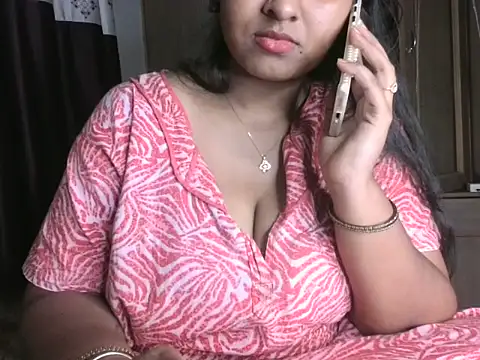 Snapshot of its_me_Rashmi chatting on 11.17.25 its me Rashmi online show from 11.17.25