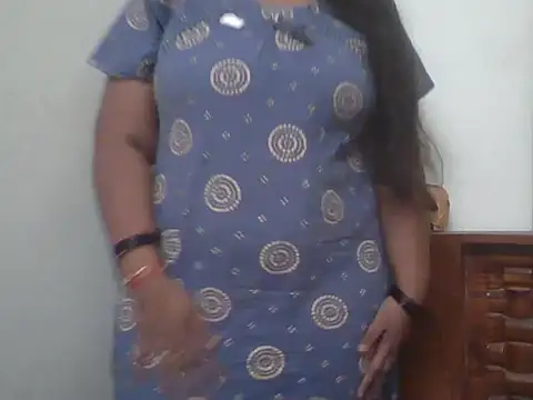 Snapshot of its_me_Rashmi chatting on 12.15.25 its me Rashmi online show from 12.15.25