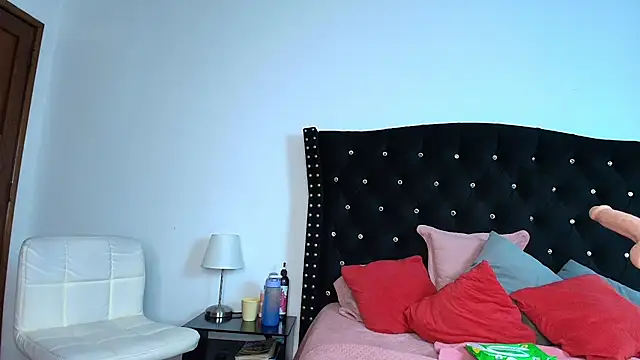 Snapshot of Violetta_Starr chatting on 09.16.25 Violetta Starr online show from 09.16.25