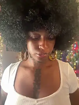 Snapshot of MistiSavannah chatting on 06.16.26 MistiSavannah online show from 06.16.26