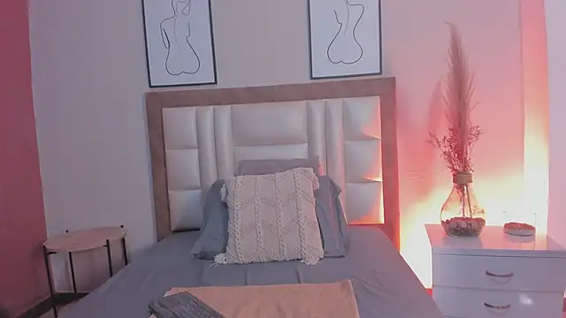 SamantaVee online show from 09.10.25