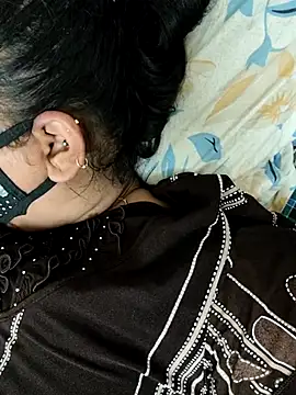 Snapshot of Komal-stream chatting on 09.29.25 Komal-stream online show from 09.29.25