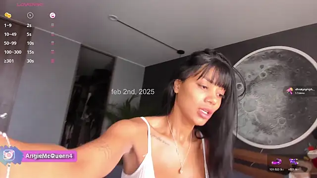 Snapshot of Sarajames chatting on 02.02.25 Sarajames online show from 02.02.25