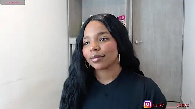 Snapshot of Chanell_mina chatting on 11.21.25 Chanell mina online show from 11.21.25