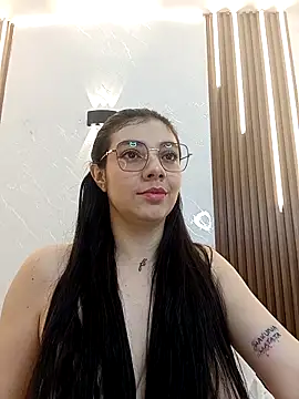 Snapshot of CarolinaMejia chatting on 09.24.25 CarolinaMejia online show from 09.24.25