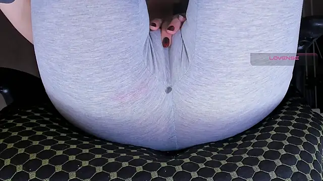 Cameltoe squirt inPants online show from 12.21.25