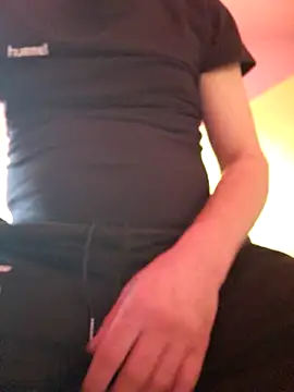 Snapshot of Lawrence067 chatting on 12.14.25 Lawrence067 online show from 12.14.25