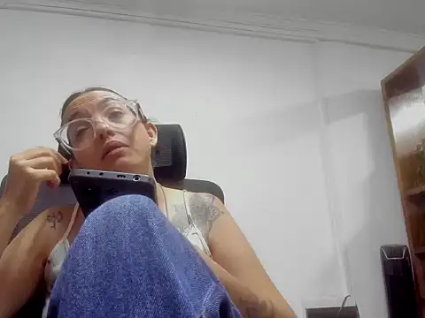 Snapshot of dalila_macherano1 chatting on 11.08.25 dalila macherano1 online show from 11.08.25