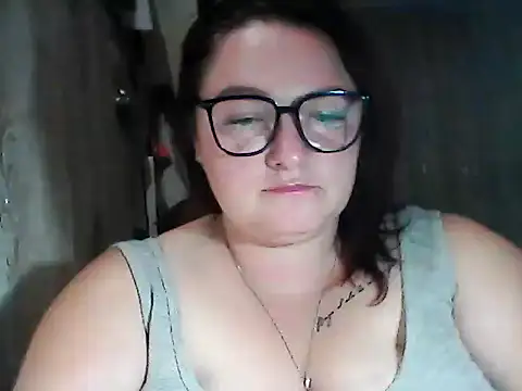 Snapshot of AngelQSky chatting on 10.31.25 AngelQSky online show from 10.31.25