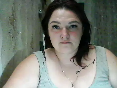 Snapshot of AngelQSky chatting on 11.14.25 AngelQSky online show from 11.14.25