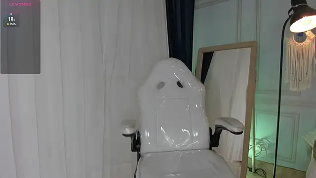 Doll Isa  online show from 12.04.25