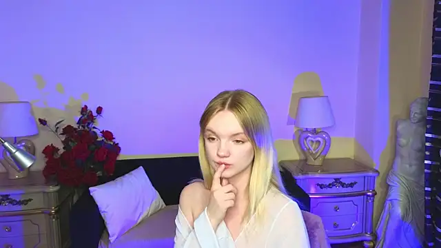 Snapshot of RosesKate chatting on 09.15.25 RosesKate online show from 09.15.25