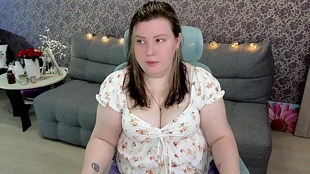 Snapshot of Lillit__ chatting on 09.18.25 Lillit online show from 09.18.25