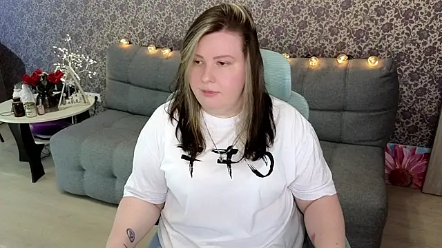 Snapshot of Lillit__ chatting on 09.24.25 Lillit online show from 09.24.25