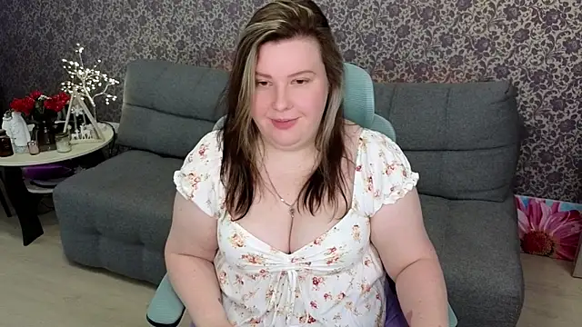 Snapshot of Lillit__ chatting on 10.02.25 Lillit online show from 10.02.25