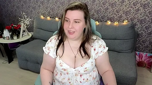 Snapshot of Lillit__ chatting on 10.13.25 Lillit online show from 10.13.25