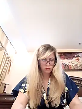 Crystal00Girl online show from 10.28.25