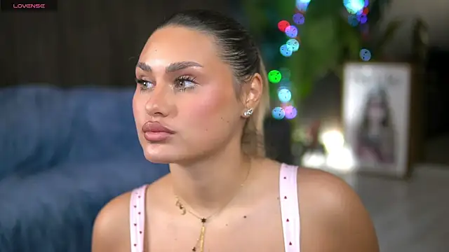 KayaAzur online show from 11.10.25