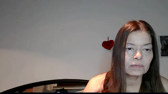 Snapshot of SexySarah177 chatting on 12.08.24 SexySarah177 online show from 12.08.24