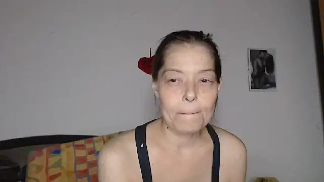 Snapshot of SexySarah177 chatting on 10.29.25 SexySarah177 online show from 10.29.25