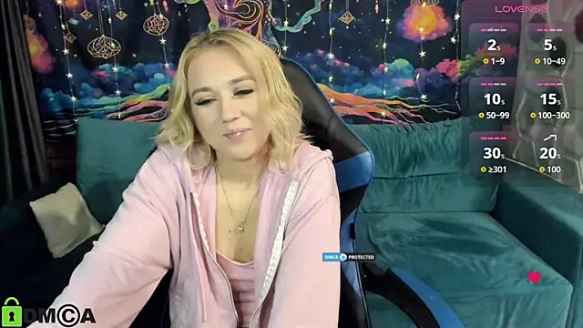 Snapshot of CrystalGirl99 chatting on 12.16.25 CrystalGirl99 online show from 12.16.25