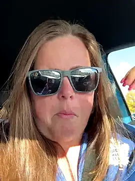 Snapshot of hornykitty1210 chatting on 10.23.25 hornykitty1210 online show from 10.23.25