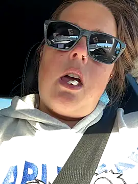 Snapshot of hornykitty1210 chatting on 10.27.25 hornykitty1210 online show from 10.27.25