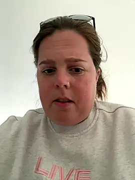 Snapshot of hornykitty1210 chatting on 11.06.25 hornykitty1210 online show from 11.06.25