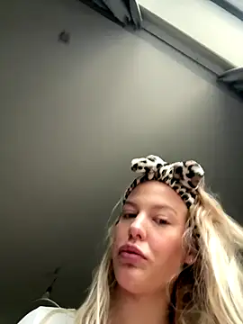 Chloemillerrxx online show from 10.10.25