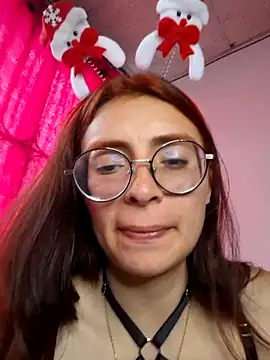 Snapshot of Natalykaty chatting on 12.16.25 Natalykaty online show from 12.16.25