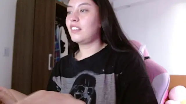 Snapshot of madissooon__ chatting on 11.21.25 madissooon online show from 11.21.25