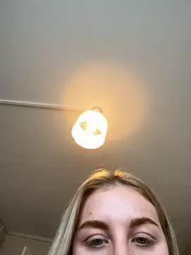 Snapshot of Layla_20_ chatting on 10.06.25 Layla 20  online show from 10.06.25