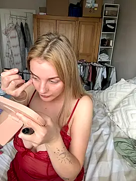 Snapshot of Layla_20_ chatting on 10.10.25 Layla 20  online show from 10.10.25