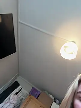 Snapshot of Layla_20_ chatting on 11.27.25 Layla 20 online show from 11.27.25