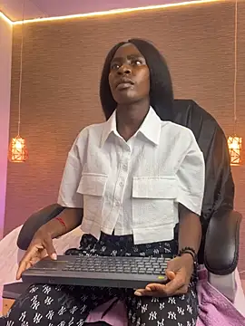 Snapshot of MorenaLush_Eup chatting on 06.22.26 MorenaLush Eup online show from 06.22.26