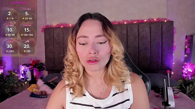 Snapshot of LanaMills_ chatting on 05.28.26 LanaMills online show from 05.28.26