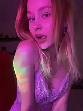 Snapshot of OctaviaJoy chatting on 10.16.25 OctaviaJoy online show from 10.16.25