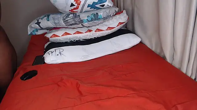 Lunalee online show from 04.10.26