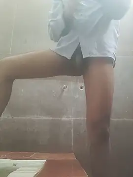 Snapshot of BasicGoal96 chatting on 11.28.25 BasicGoal96 online show from 11.28.25