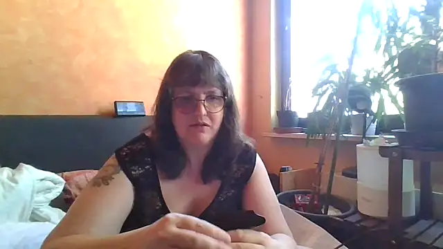 Snapshot of ladyfrombonn chatting on 04.08.26 ladyfrombonn online show from 04.08.26