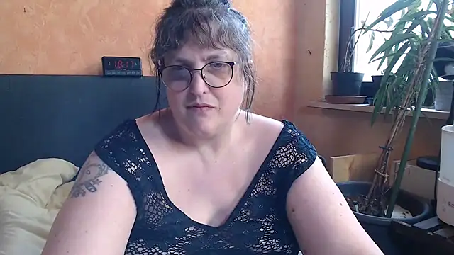 Snapshot of ladyfrombonn chatting on 04.16.26 ladyfrombonn online show from 04.16.26