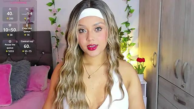 Snapshot of isajonnes18 chatting on 10.18.25 isajonnes18 online show from 10.18.25