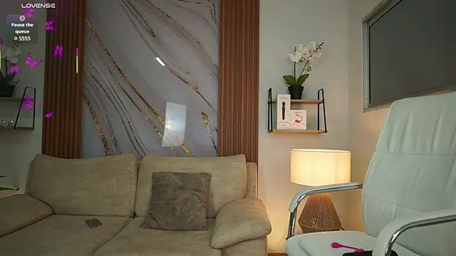 MilaCrave online show from 10.11.25