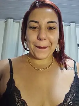 Snapshot of RuivaMisteriosa3 chatting on 12.18.25 RuivaMisteriosa3 online show from 12.18.25