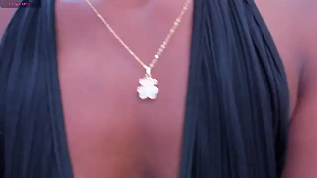 Snapshot of halleylorens chatting on 03.04.26 halleylorens online show from 03.04.26