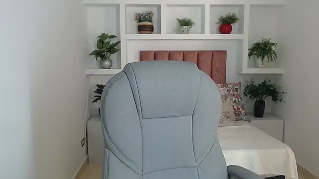 Snapshot of SarayVega_ chatting on 11.13.25 SarayVega online show from 11.13.25